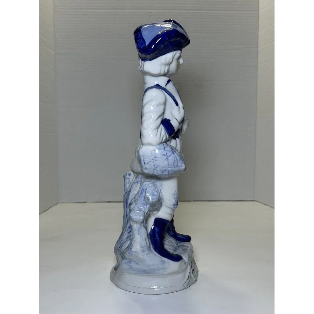 Vintage Victorian/Colonial Gentleman Ceramic Porcelain Figurine White/Blue Decor